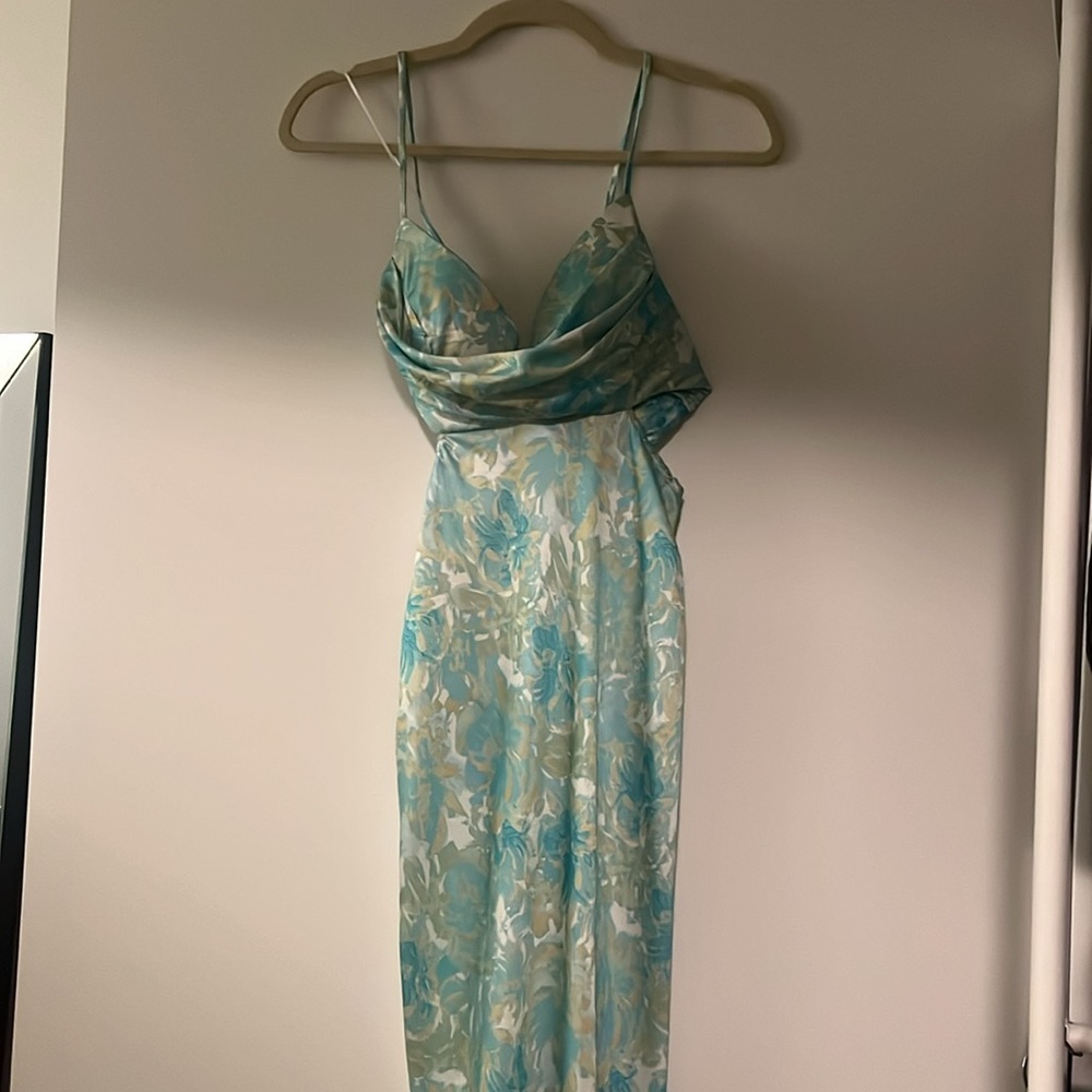 Heymia floral cut out midi dress size medium - Picture 6 of 8